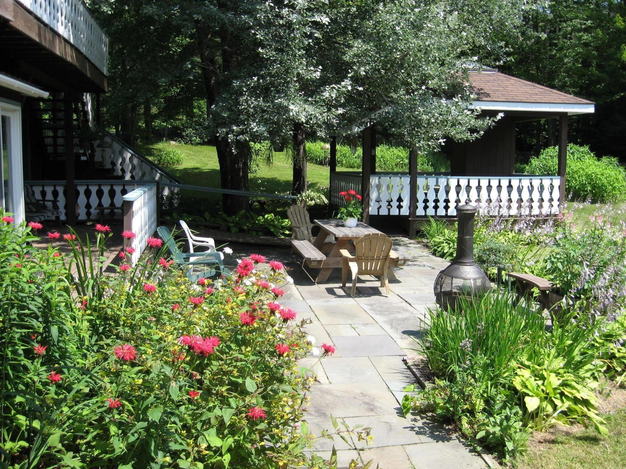Blue Gentian Lodge At Magic Mountain Londonderry Εξωτερικό φωτογραφία