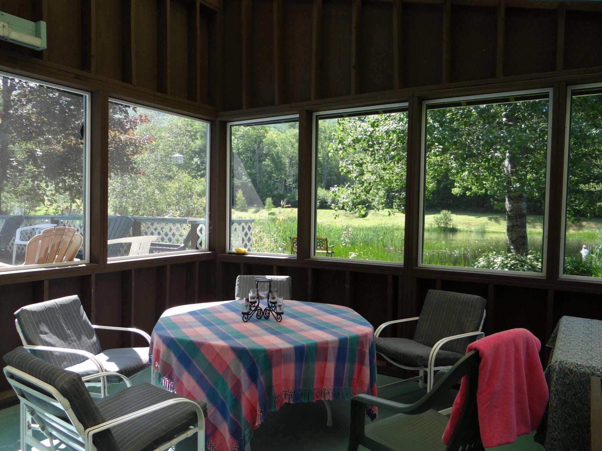 Blue Gentian Lodge At Magic Mountain Londonderry Εξωτερικό φωτογραφία